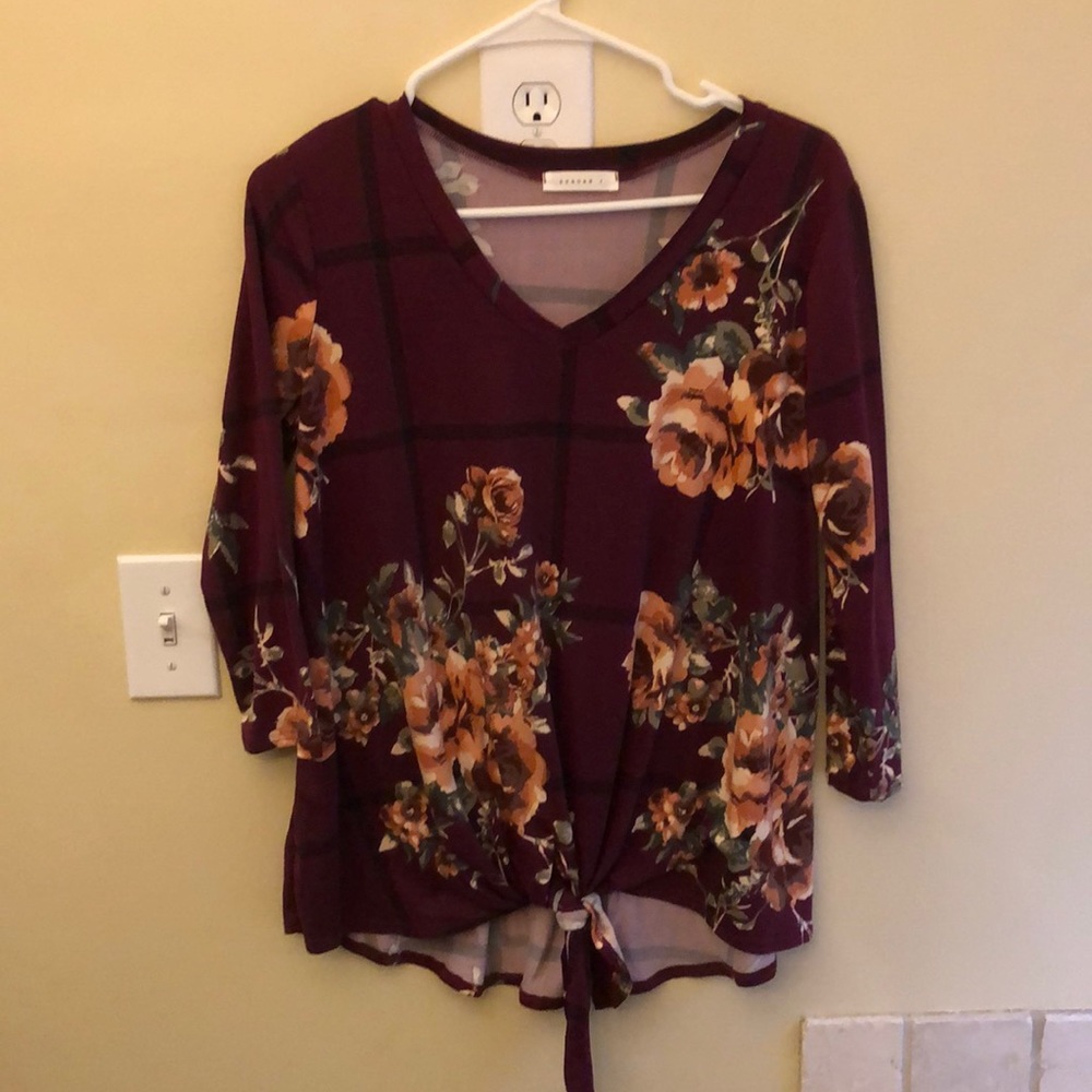 Women’s tie front top